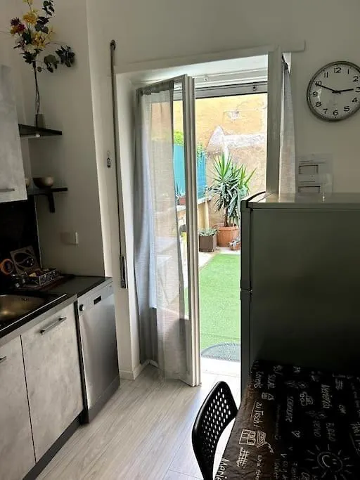 Apartment Candelor'S House - Apt & Garden In Gianicolense Rome Italy